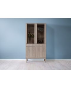 Klim vitrineskab i egetræ.