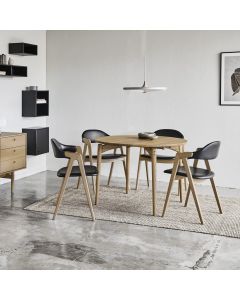 Aeris rundt spisebord i egetræsfiner.