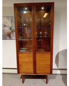 Aeris Vitrineskab - OUTLETMODEL