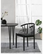 Lindberg stol i massiv sortmalet bøgetræ.