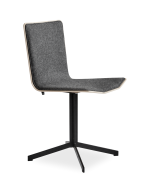 Skovby SM 803 spisebordsstol med polsteret skal i eg og sort stjernefod.