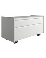 Hvid kommode med 2 skuffer på hjul.